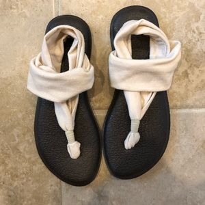 Sanuk yoga sandals